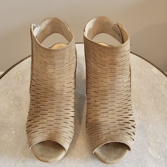 Paul Green Costa Peep Toe Bootie Size 3.5 (6) Natural Nude - Picture 5 of 11